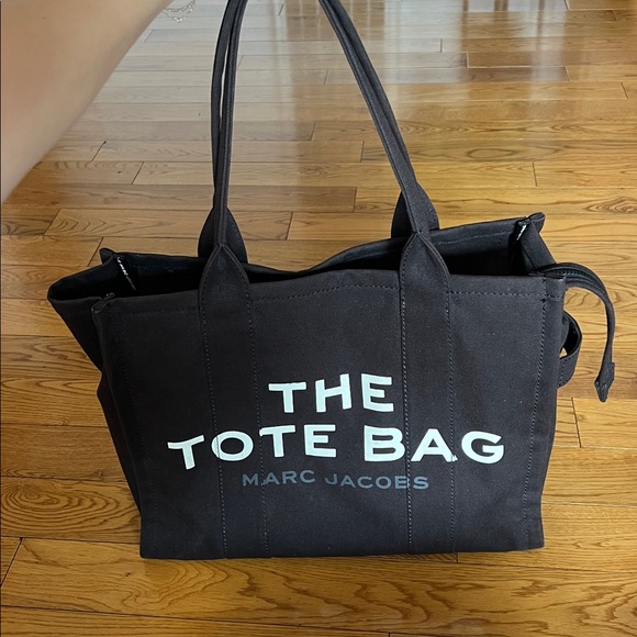 Marc Jacob’s THE tote bag- size large black canvas - Picture 5 of 5